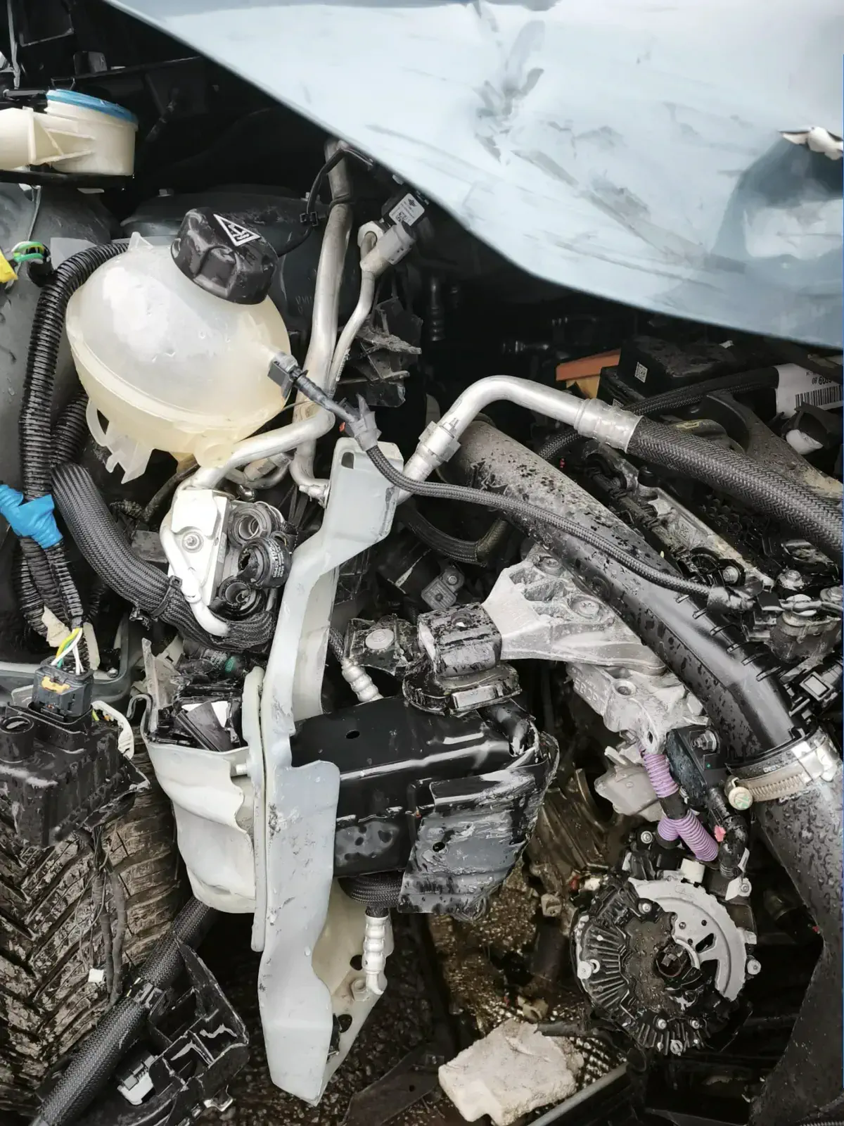 PEUGEOT 5008 - Image 25