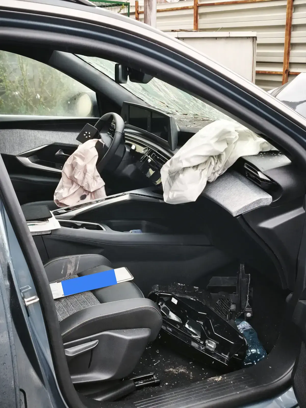 PEUGEOT 5008 - Image 27