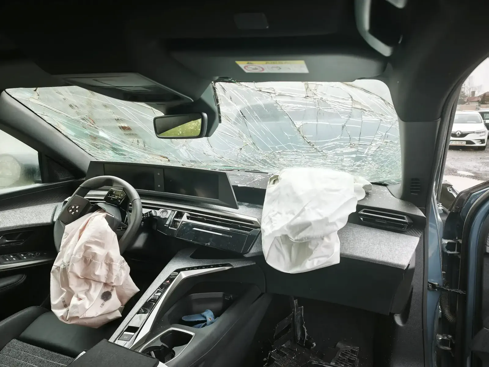 PEUGEOT 5008 - Image 28