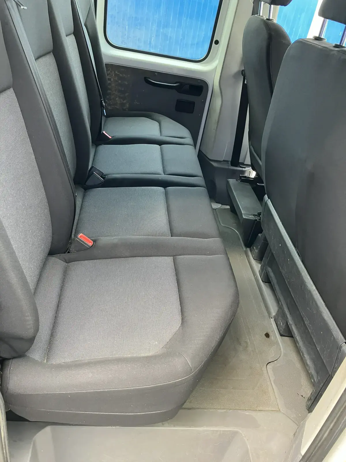 VOLKSWAGEN CRAFTER - Image 11