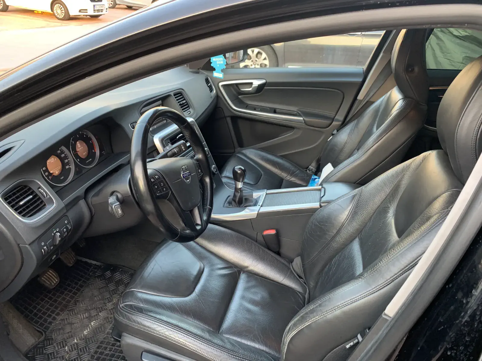 VOLVO S60 - Image 6