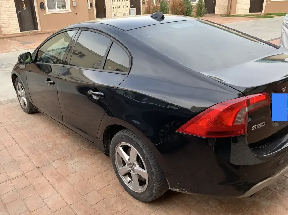 VOLVO S60 - Image 3