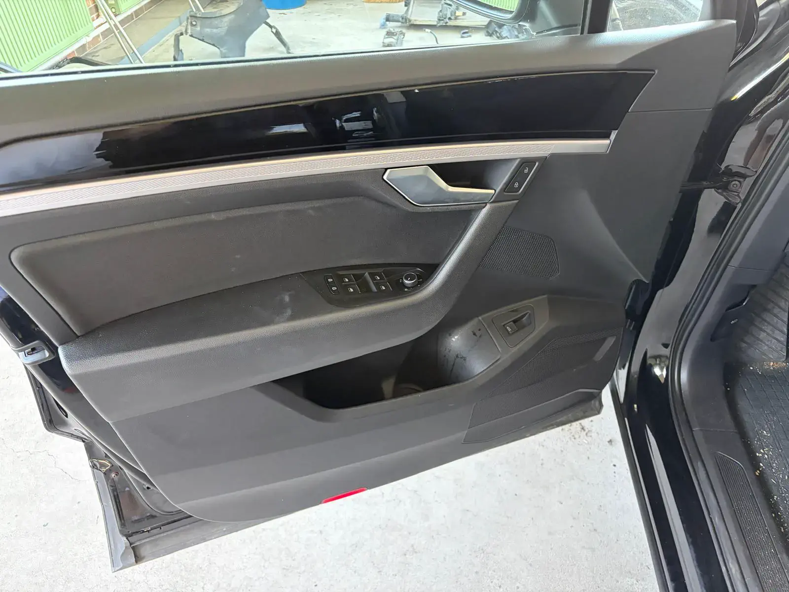 VOLKSWAGEN TOUAREG - Image 12