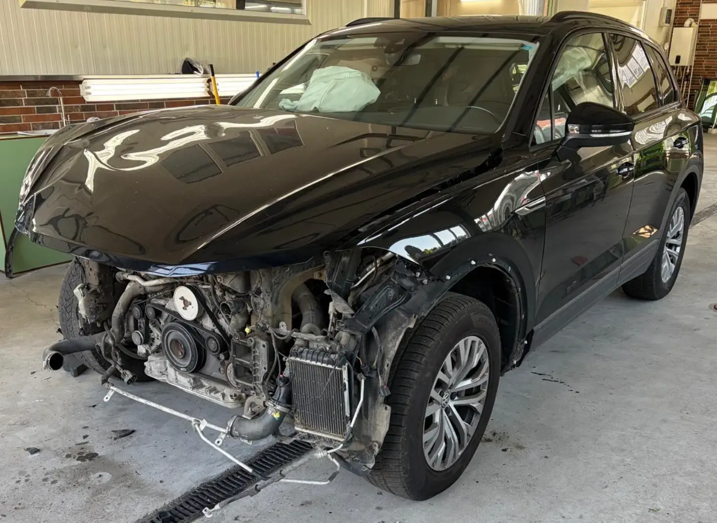 VOLKSWAGEN TOUAREG - Image 2