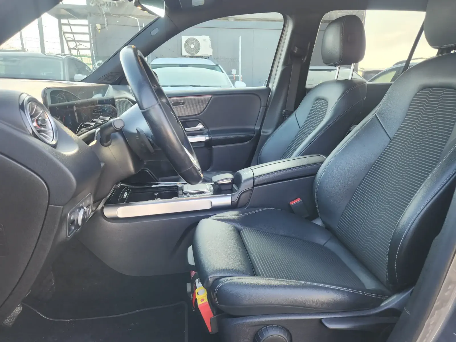 MERCEDES GLB200 - Image 18