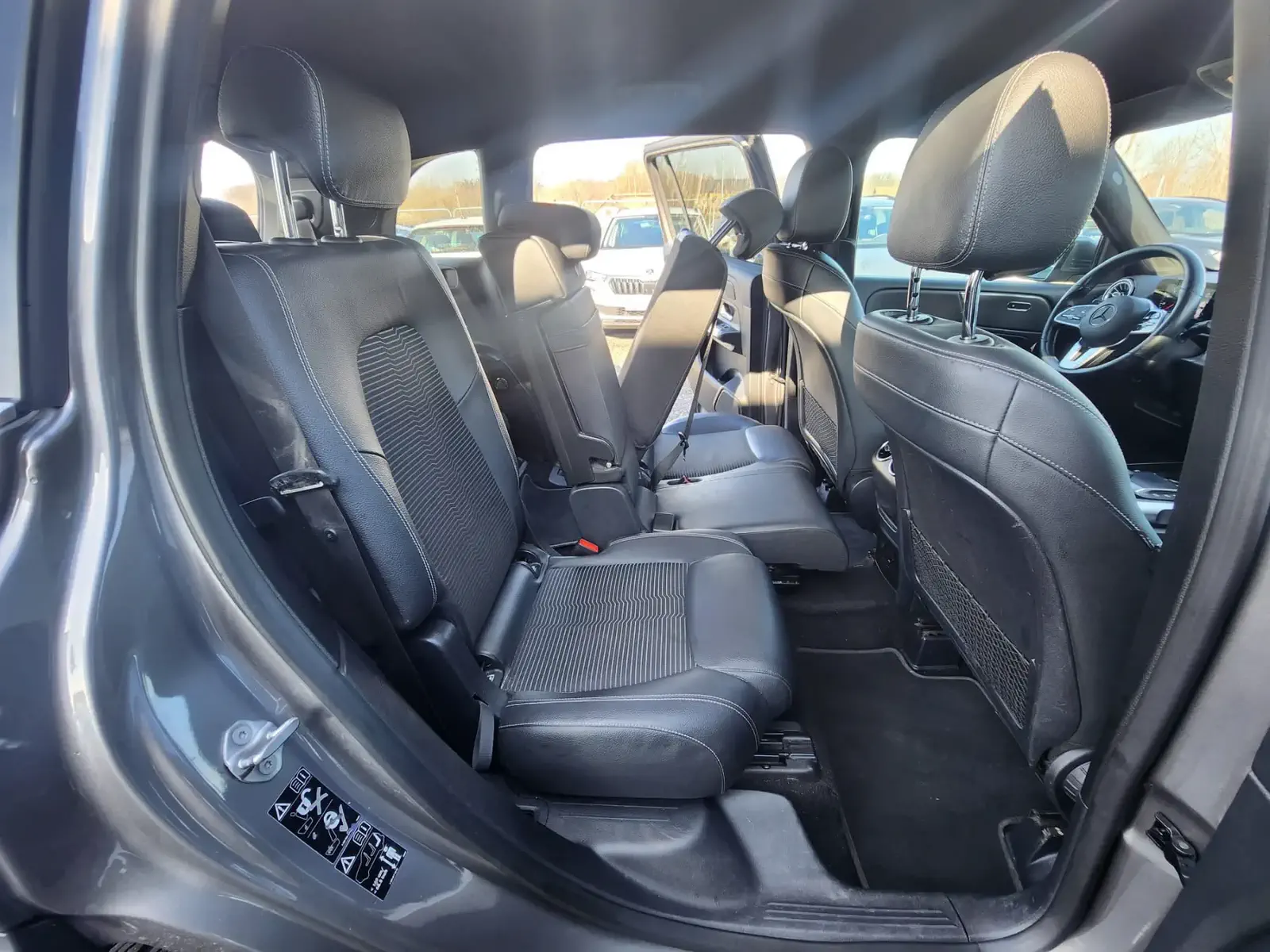 MERCEDES GLB200 - Image 17