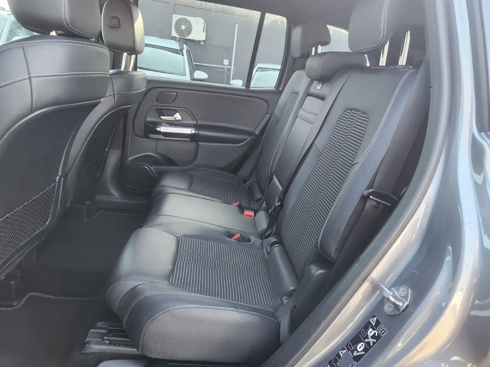 MERCEDES GLB200 - Image 14