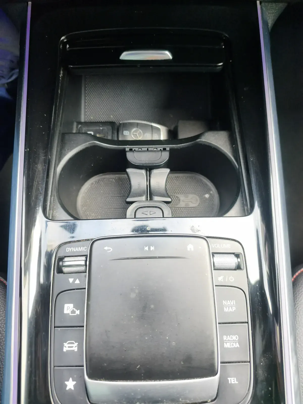MERCEDES GLB220 - Image 24