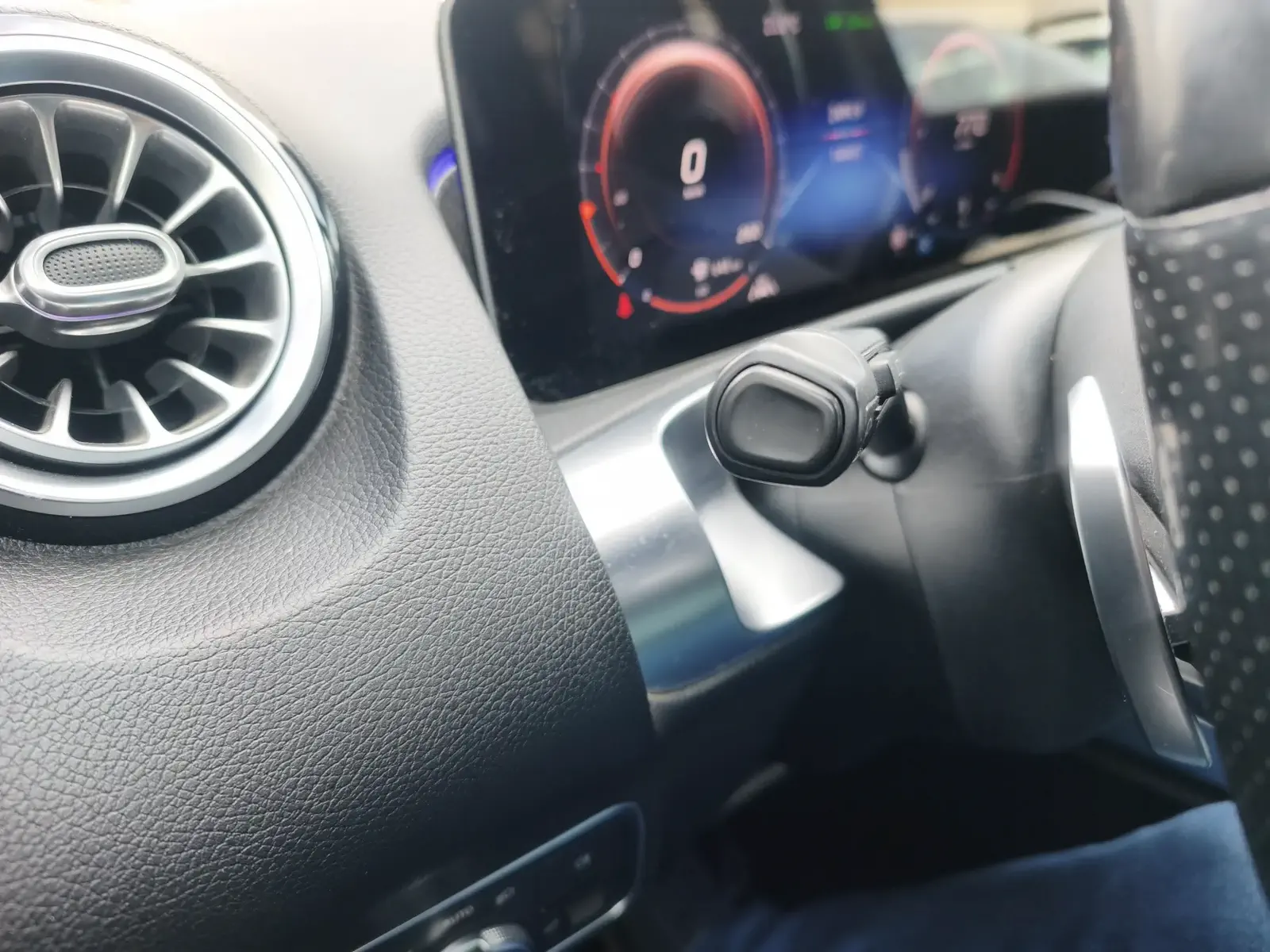 MERCEDES GLB220 - Image 31
