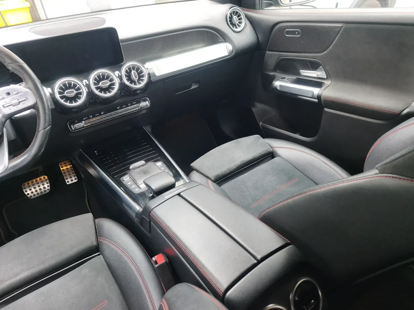 MERCEDES GLB220 - Image 16