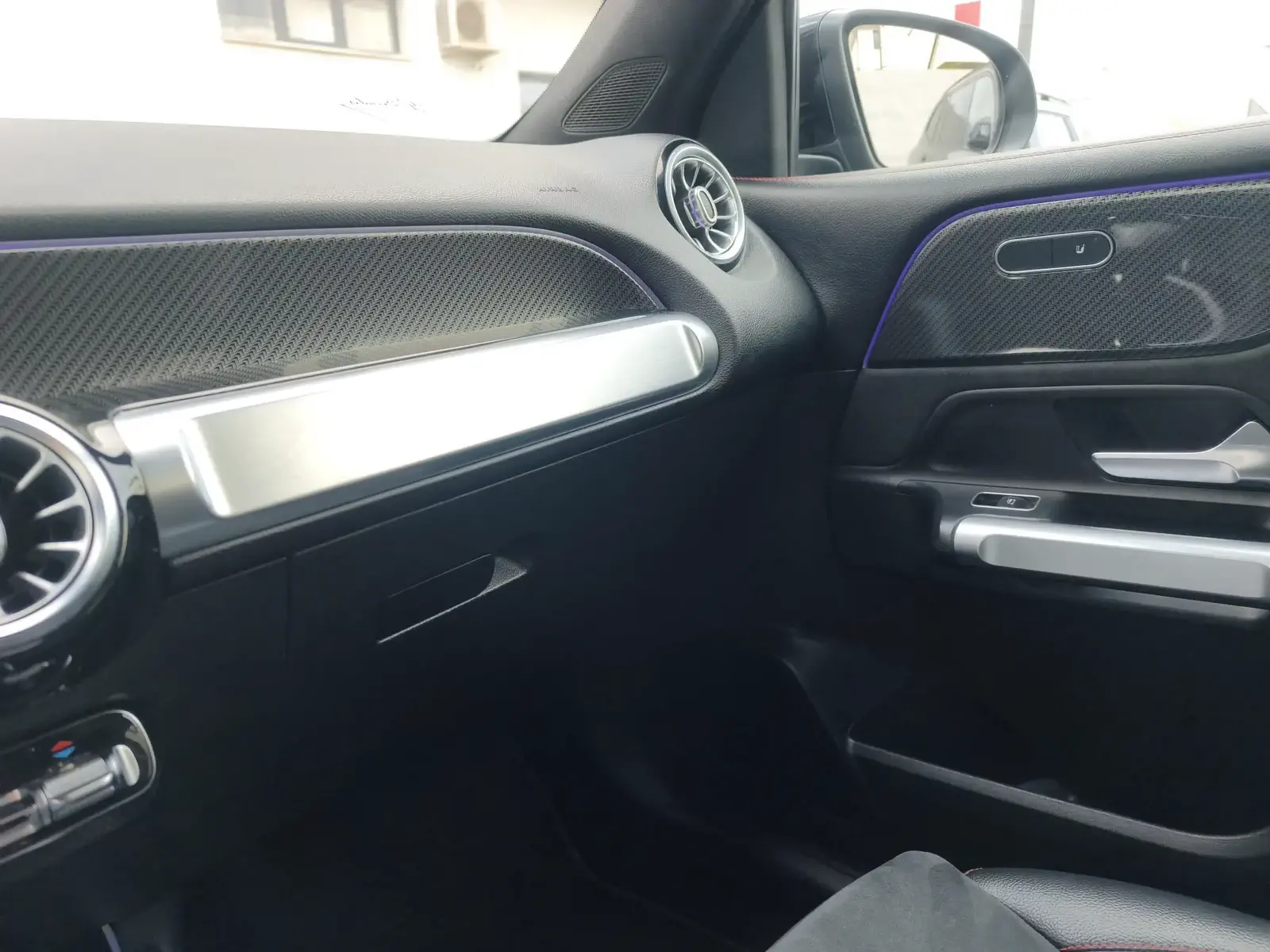 MERCEDES GLB220 - Image 28