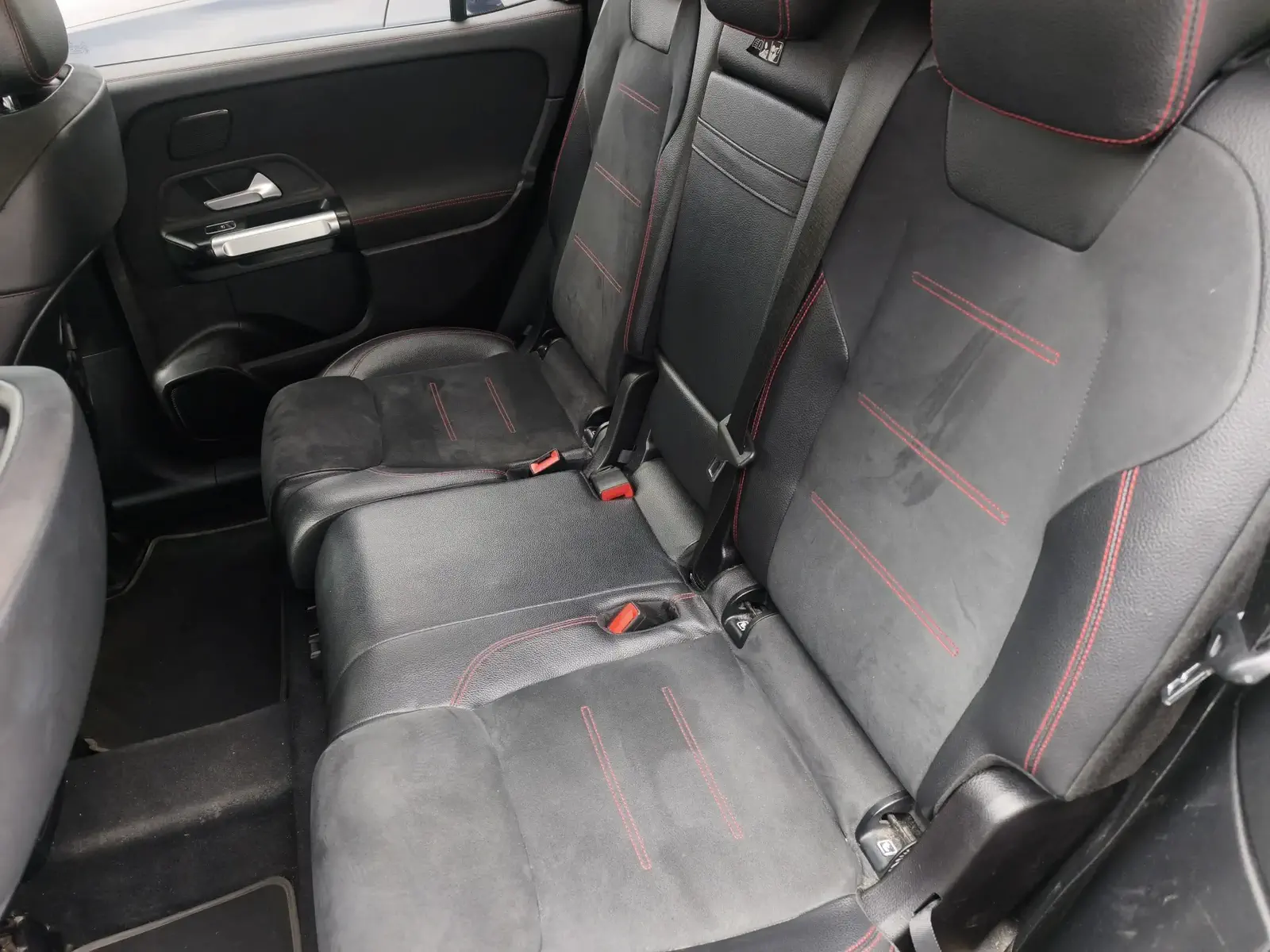 MERCEDES GLB220 - Image 43