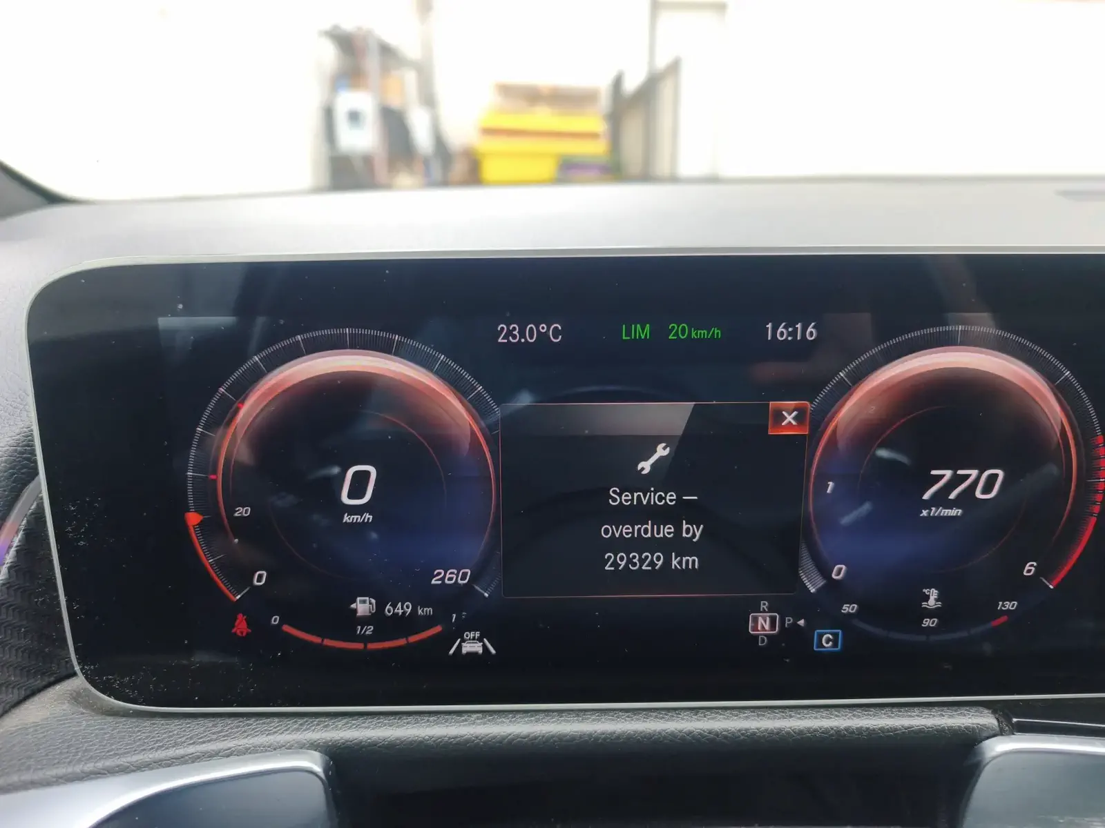MERCEDES GLB220 - Image 11