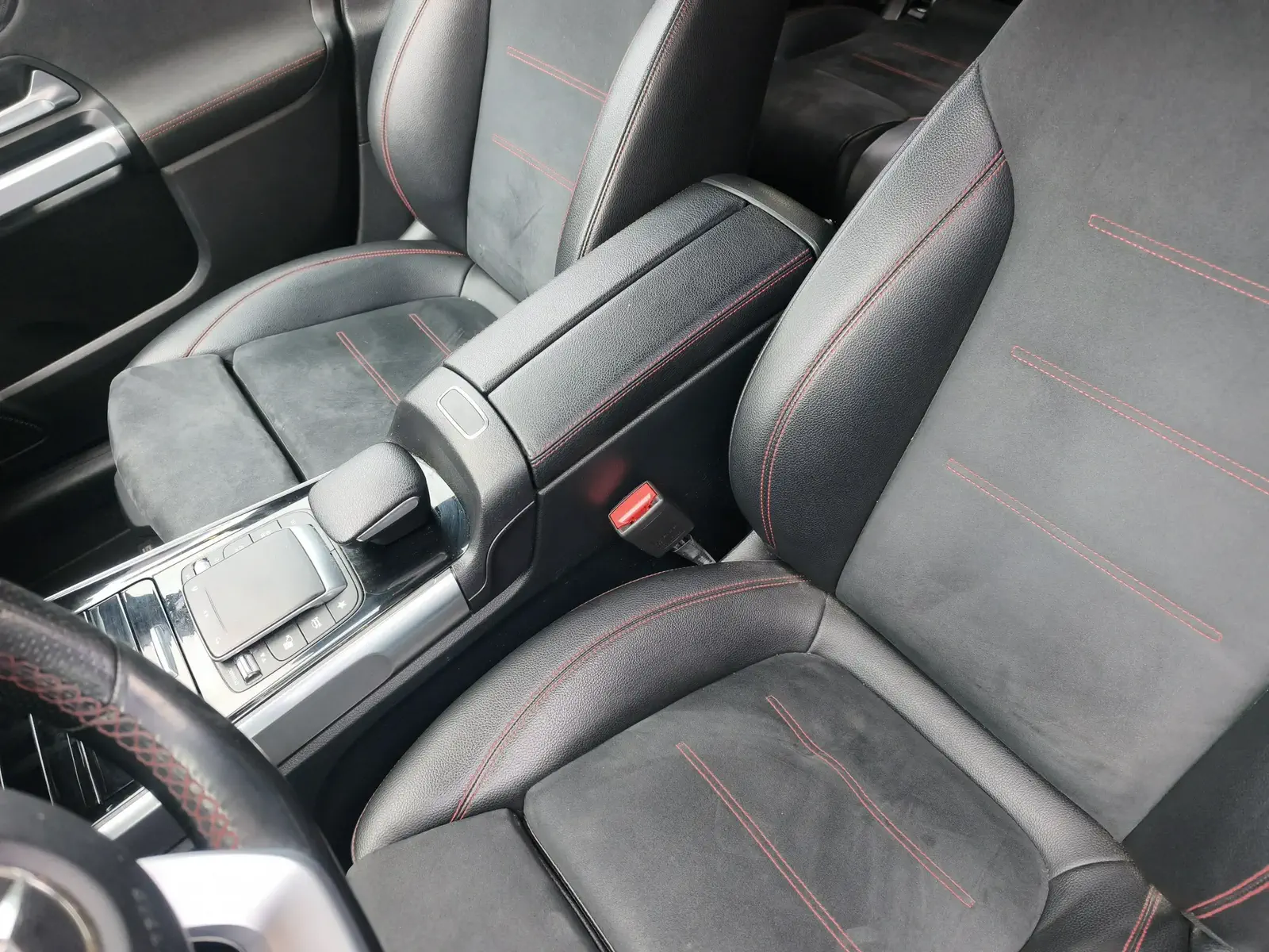 MERCEDES GLB220 - Image 54