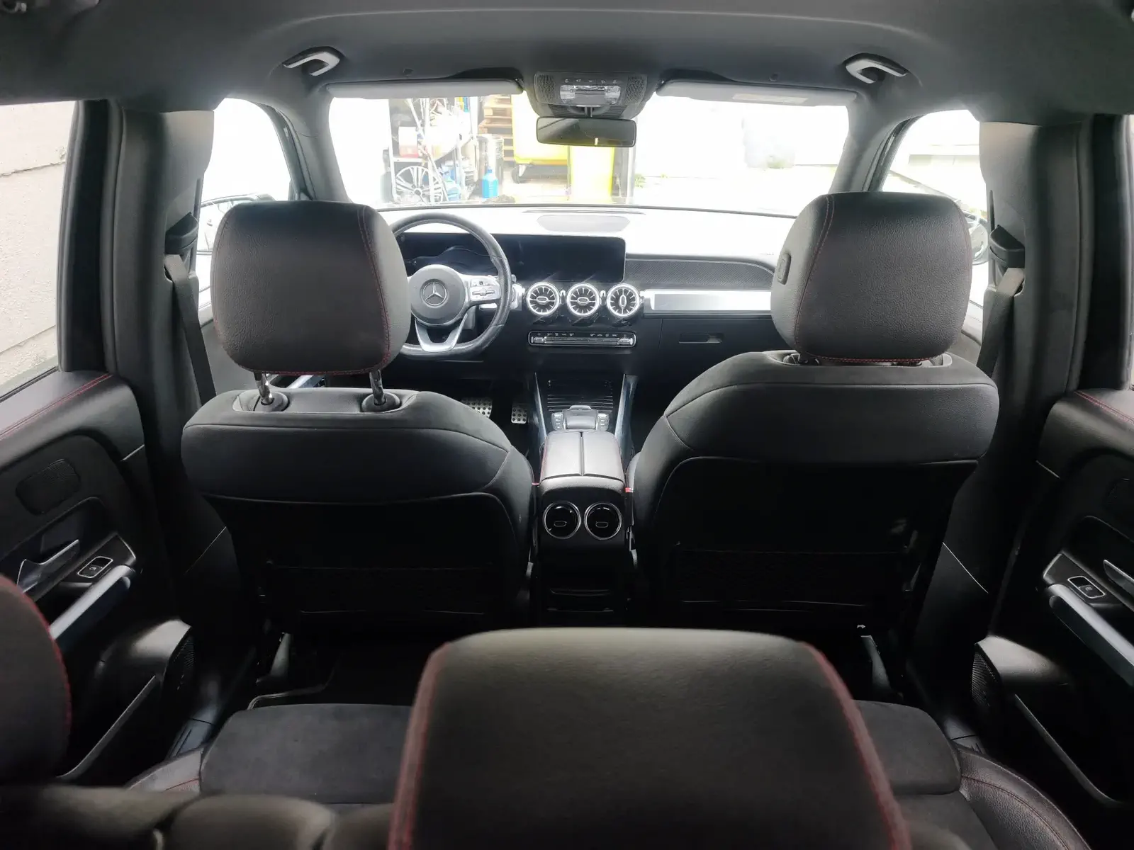 MERCEDES GLB220 - Image 37