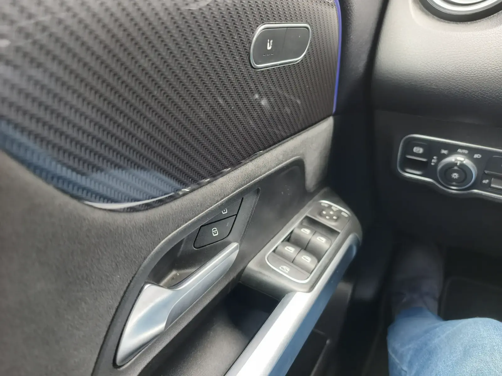 MERCEDES GLB220 - Image 33