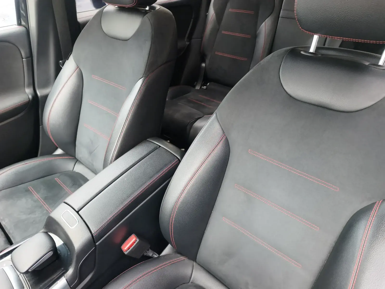 MERCEDES GLB220 - Image 53