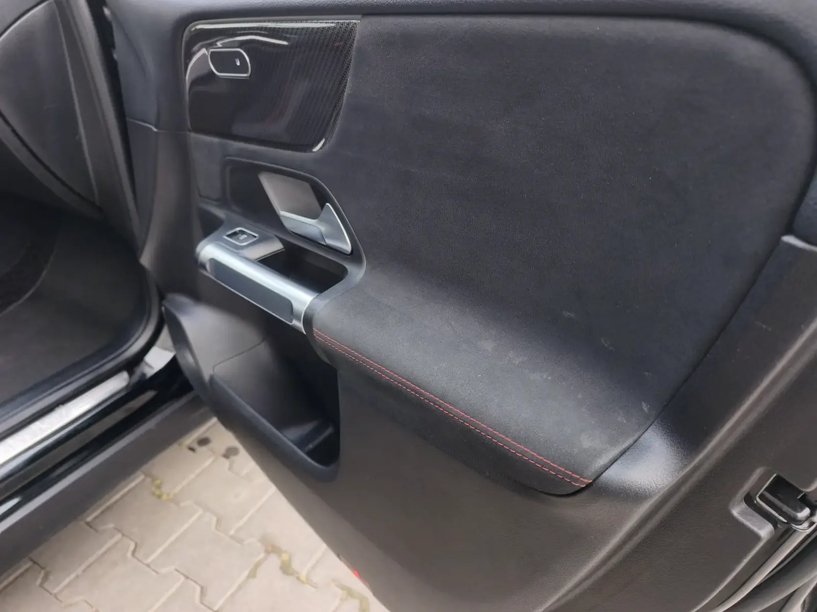 MERCEDES GLB220 - Image 33