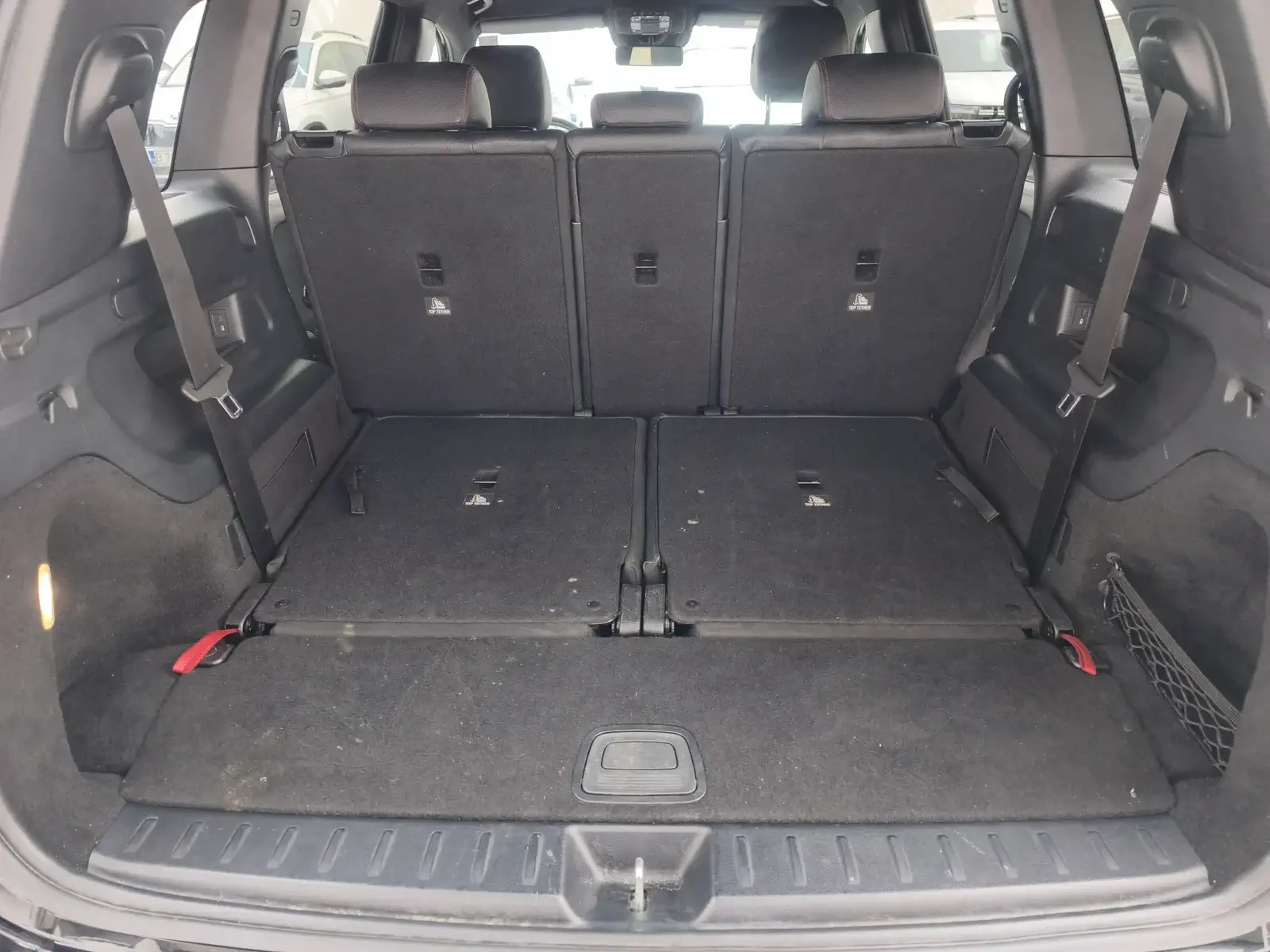 MERCEDES GLB220 - Image 40