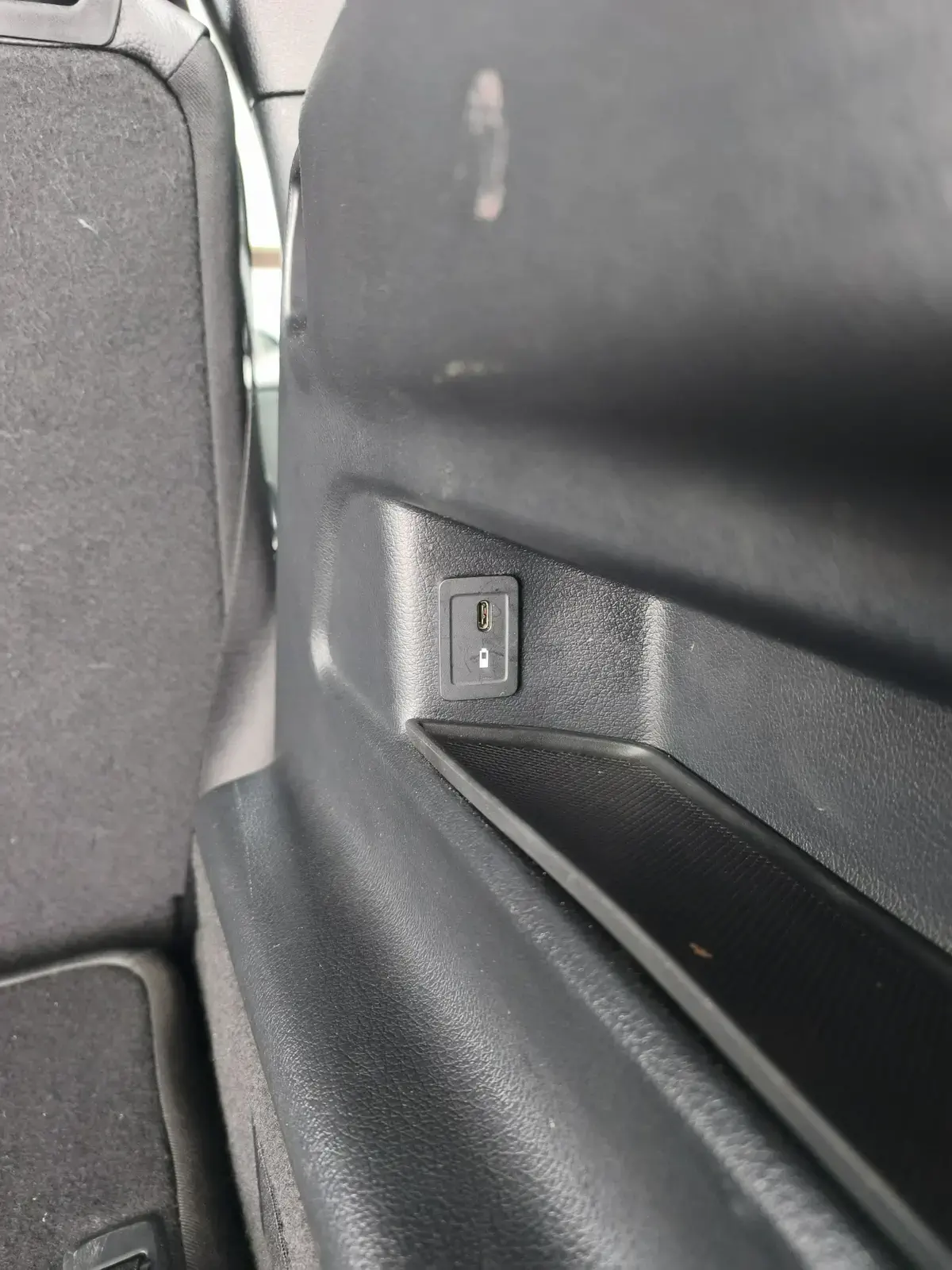 MERCEDES GLB220 - Image 43