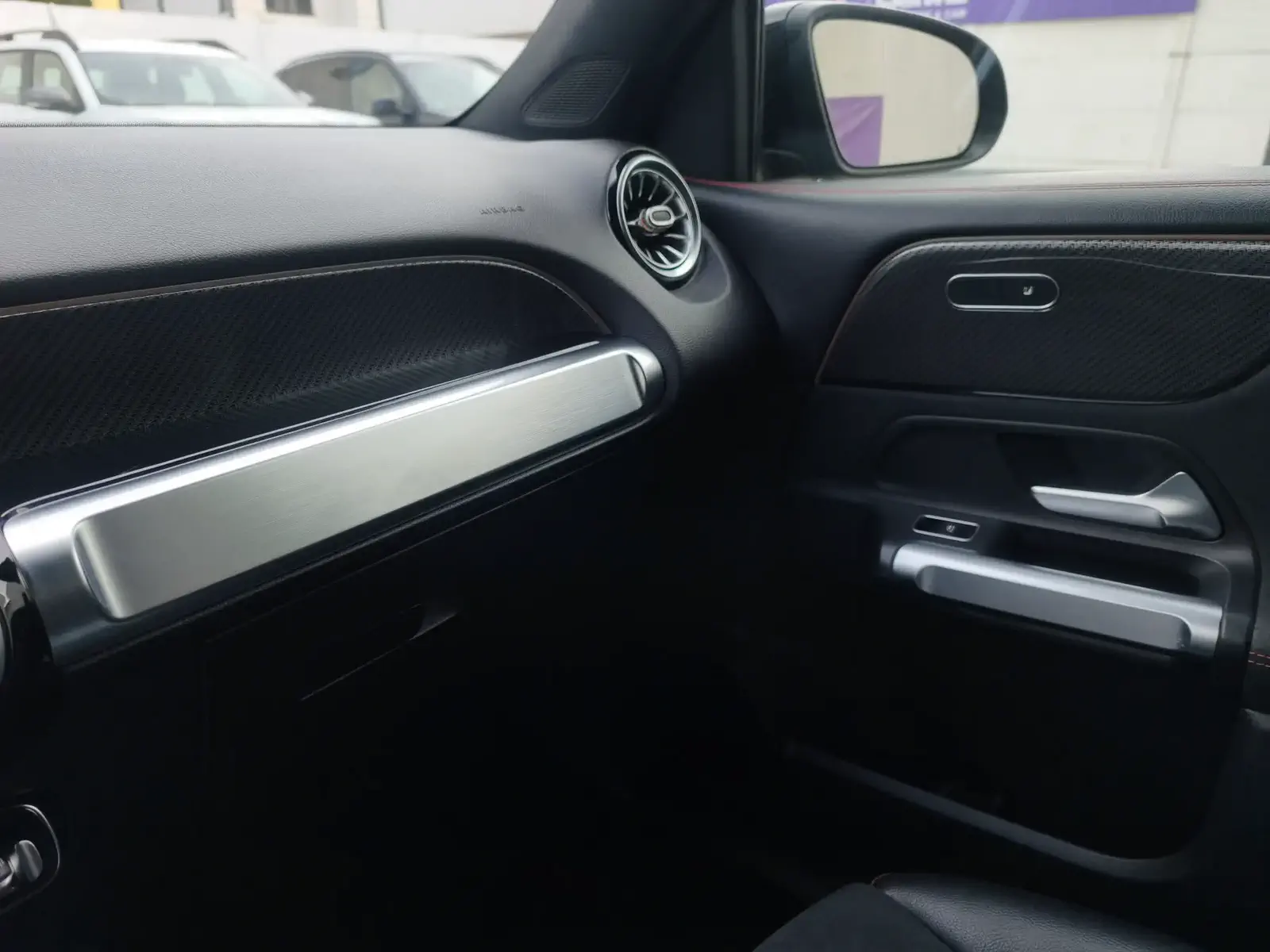 MERCEDES GLB220 - Image 19
