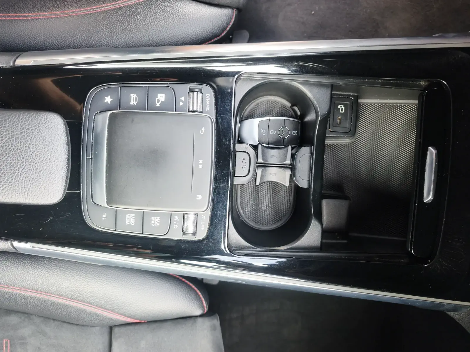 MERCEDES GLB220 - Image 57