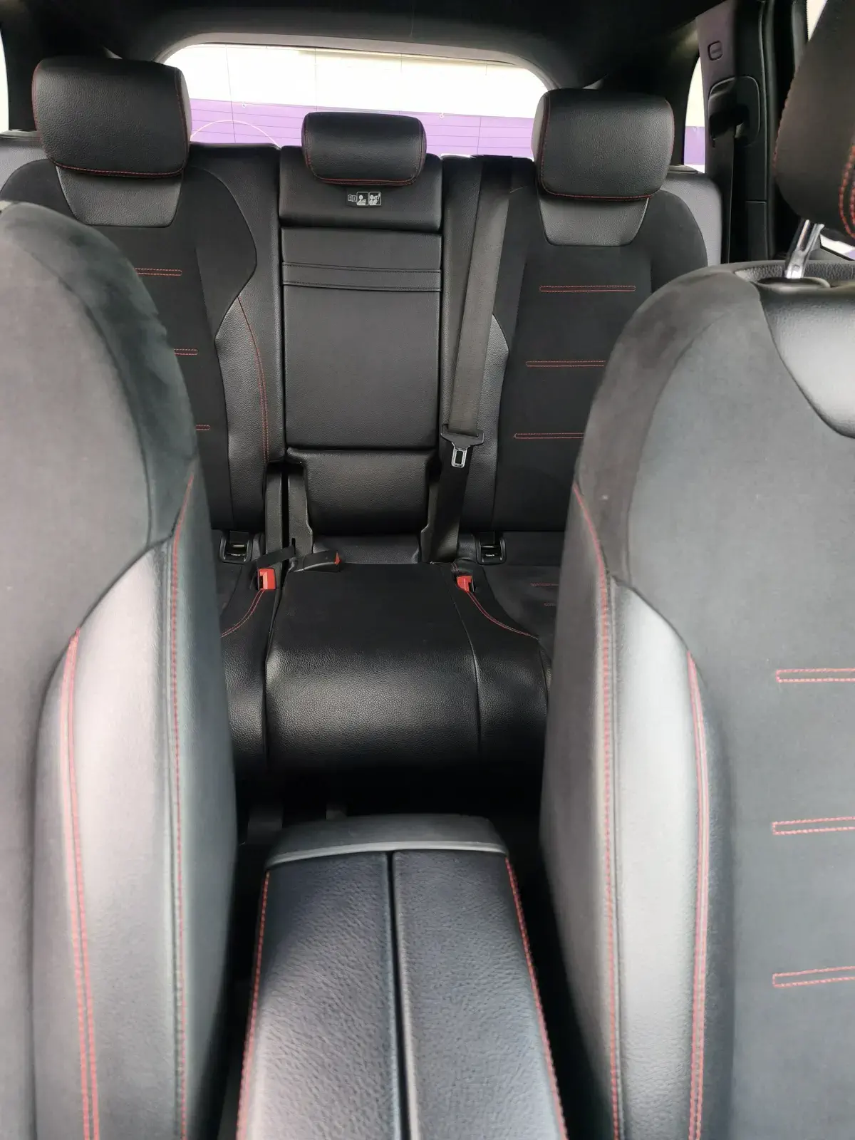 MERCEDES GLB220 - Image 35