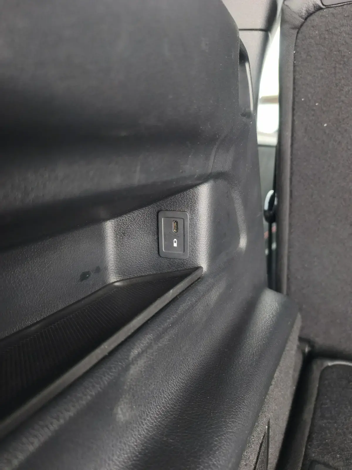 MERCEDES GLB220 - Image 44
