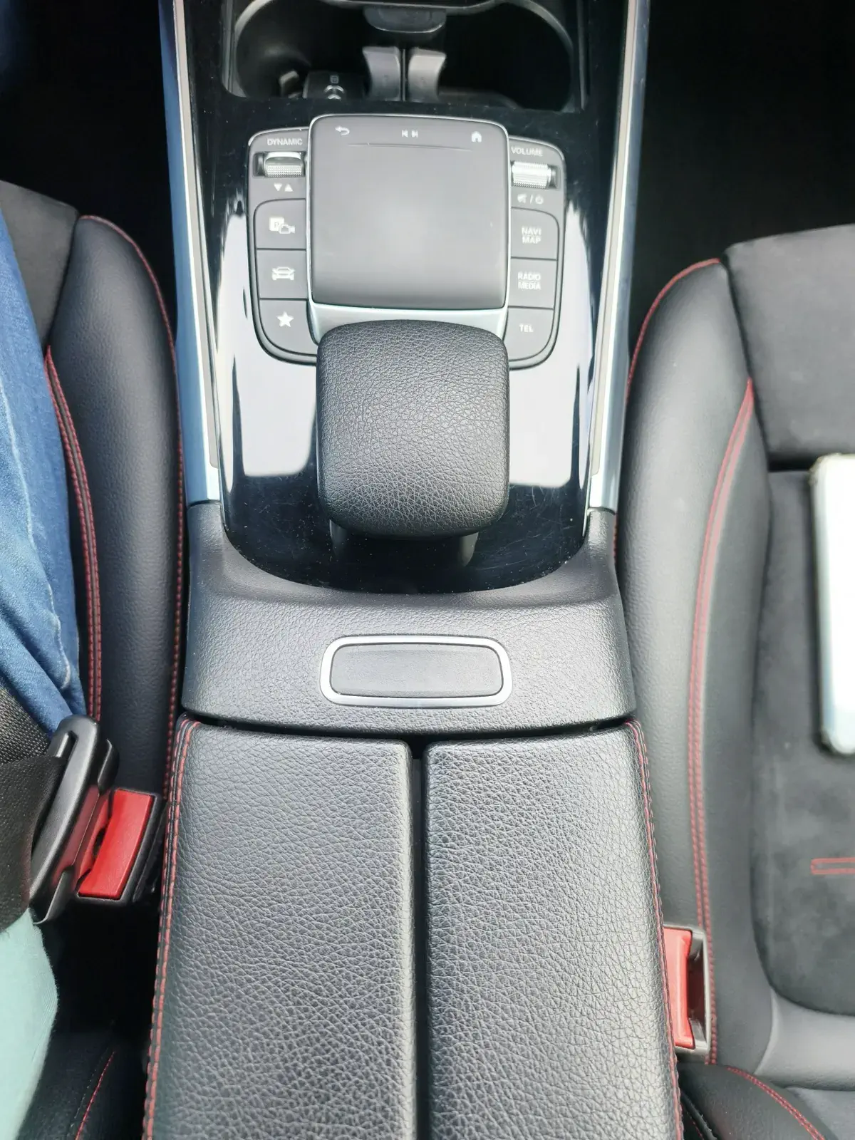 MERCEDES GLB220 - Image 16
