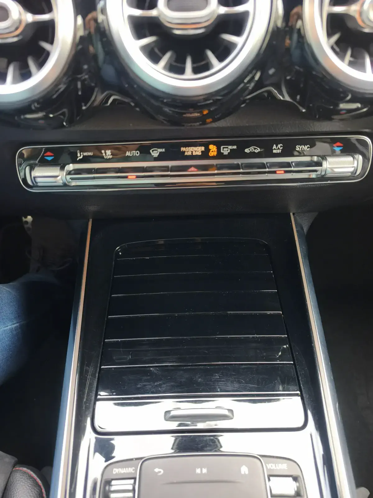 MERCEDES GLB220 - Image 18