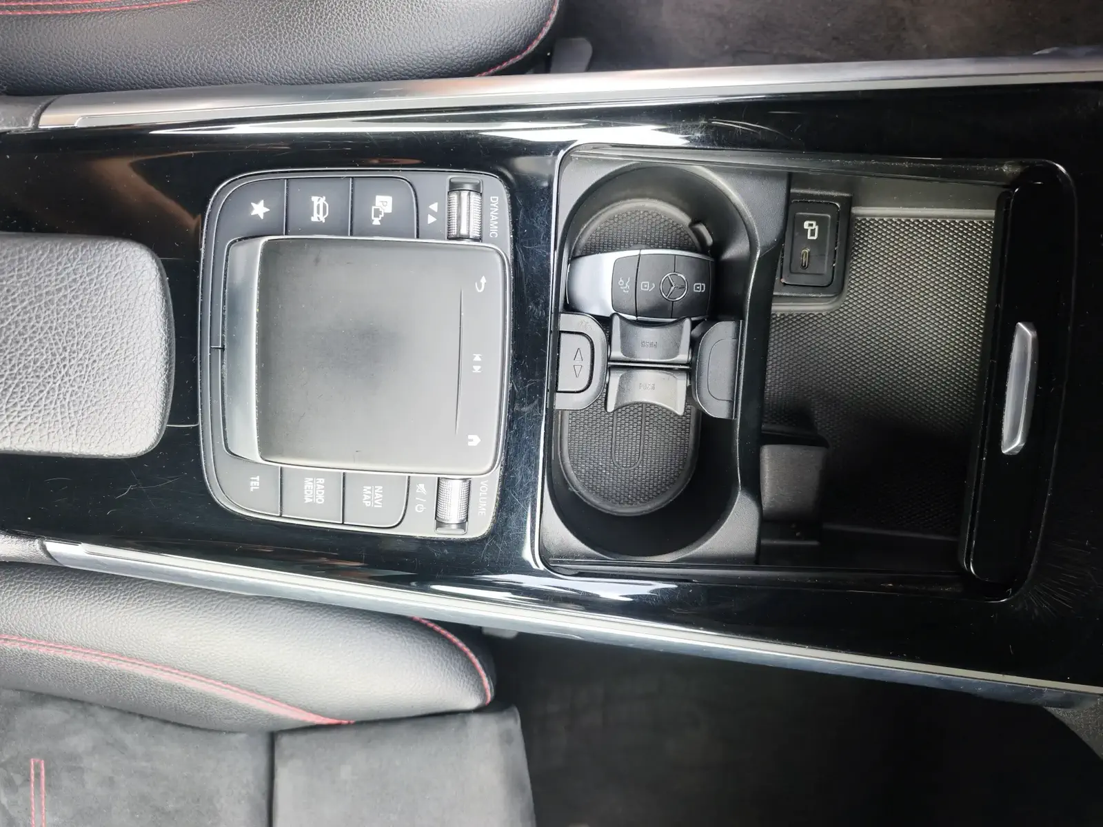 MERCEDES GLB220 - Image 56