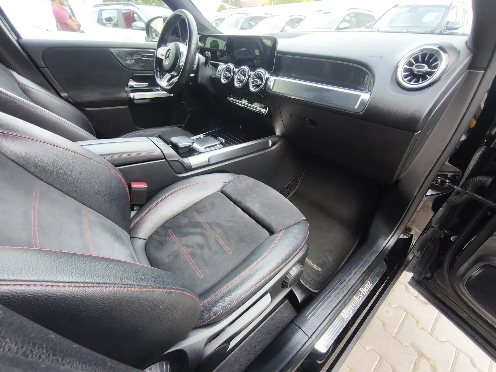 MERCEDES GLB220 - Image 31