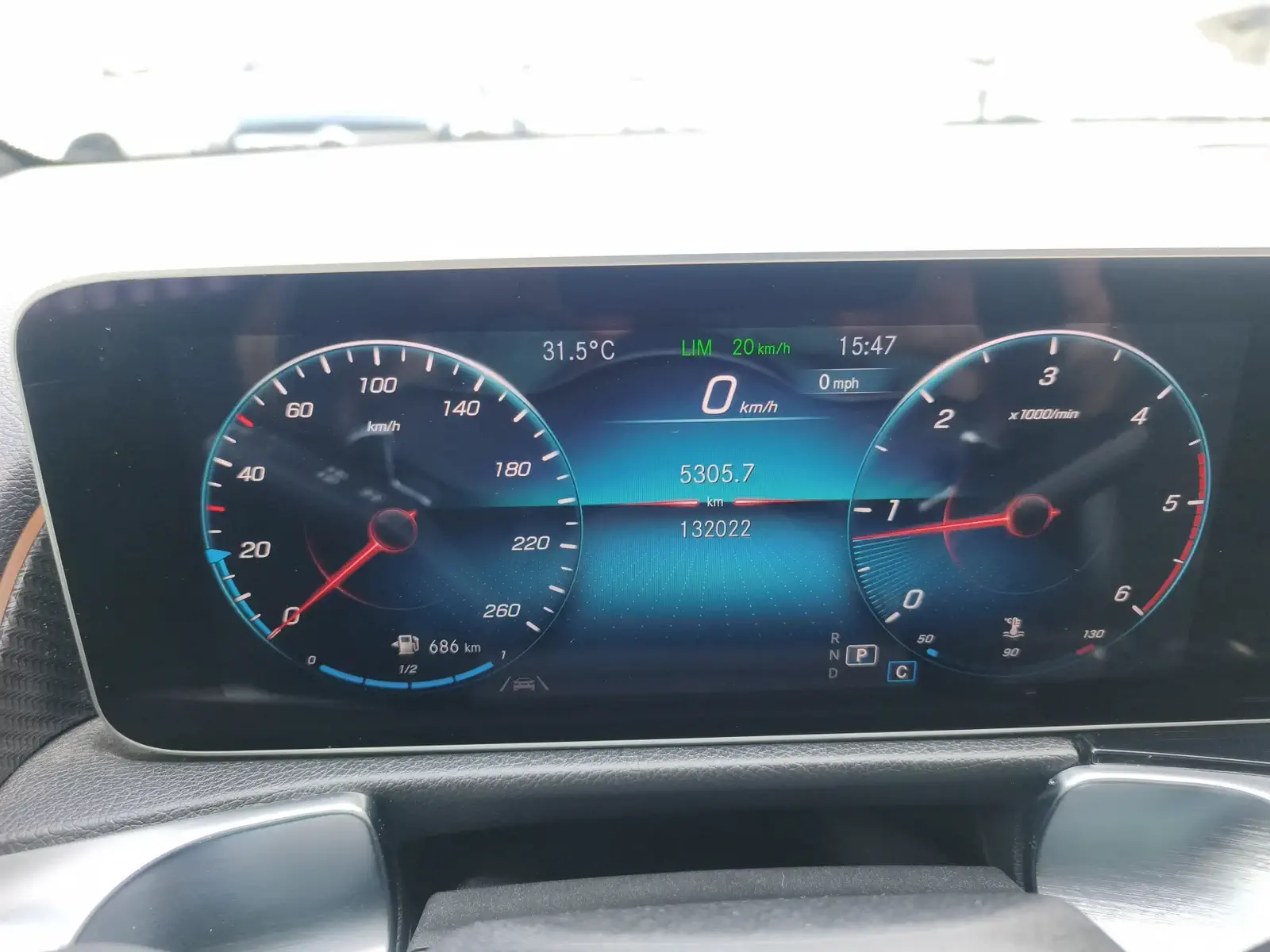 MERCEDES GLB220 - Image 8