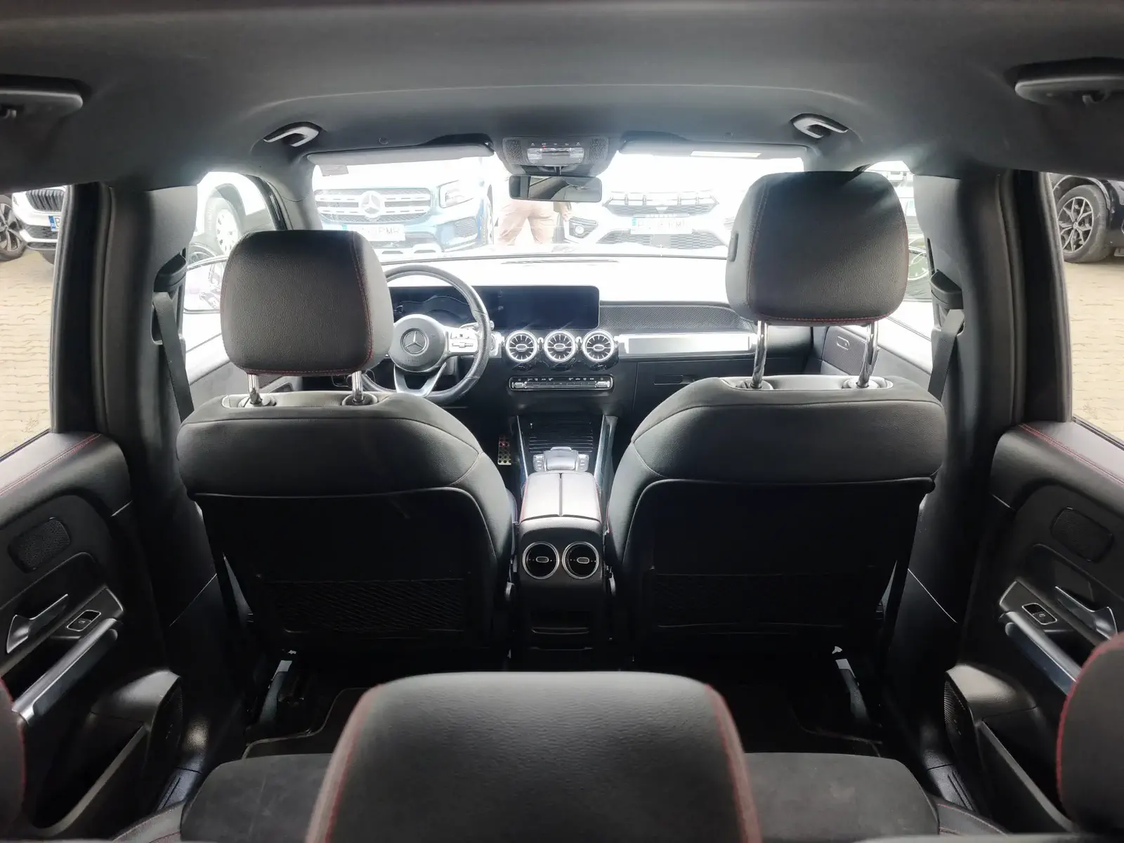 MERCEDES GLB220 - Image 45