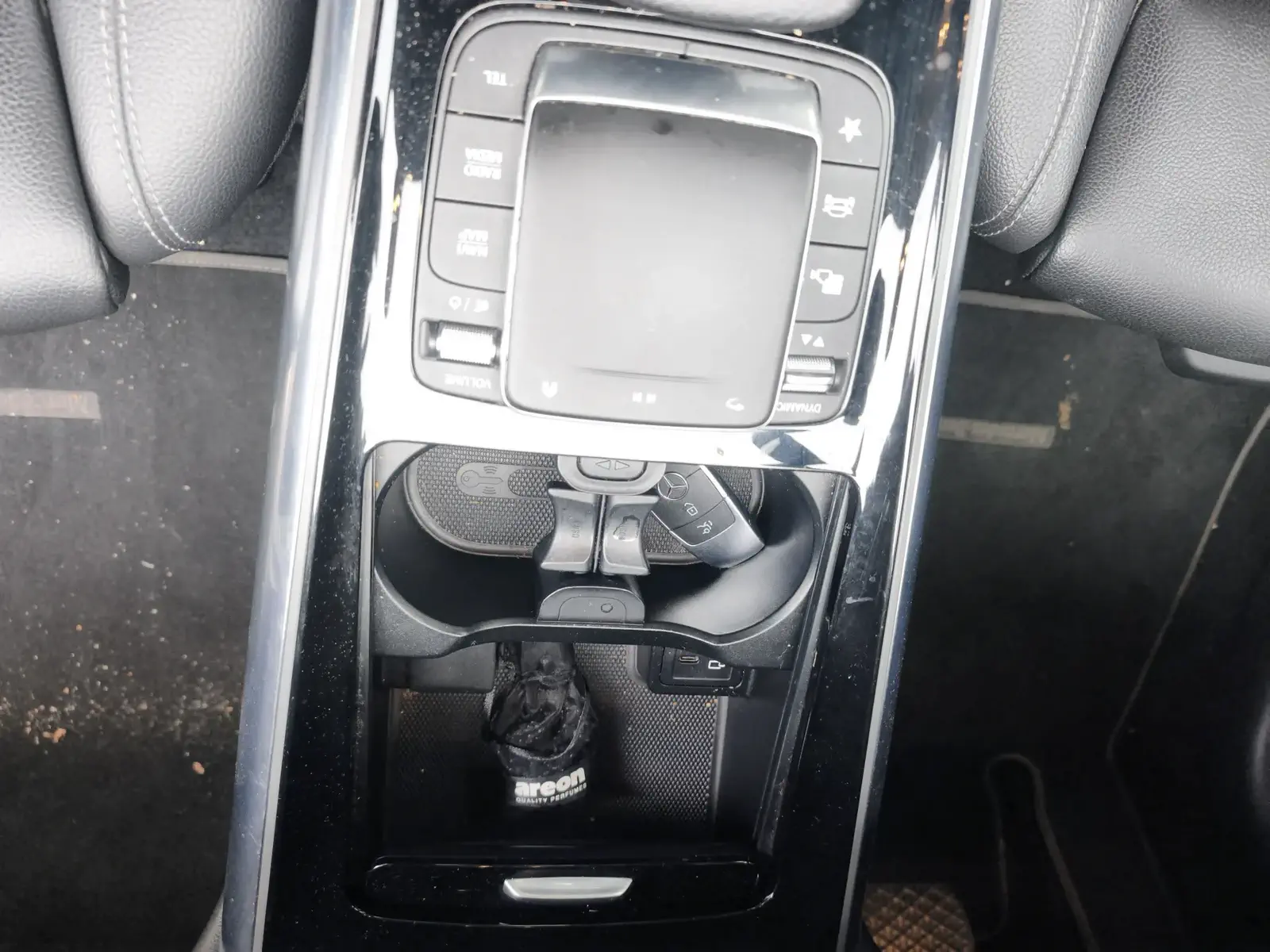 MERCEDES GLA200 - Image 38
