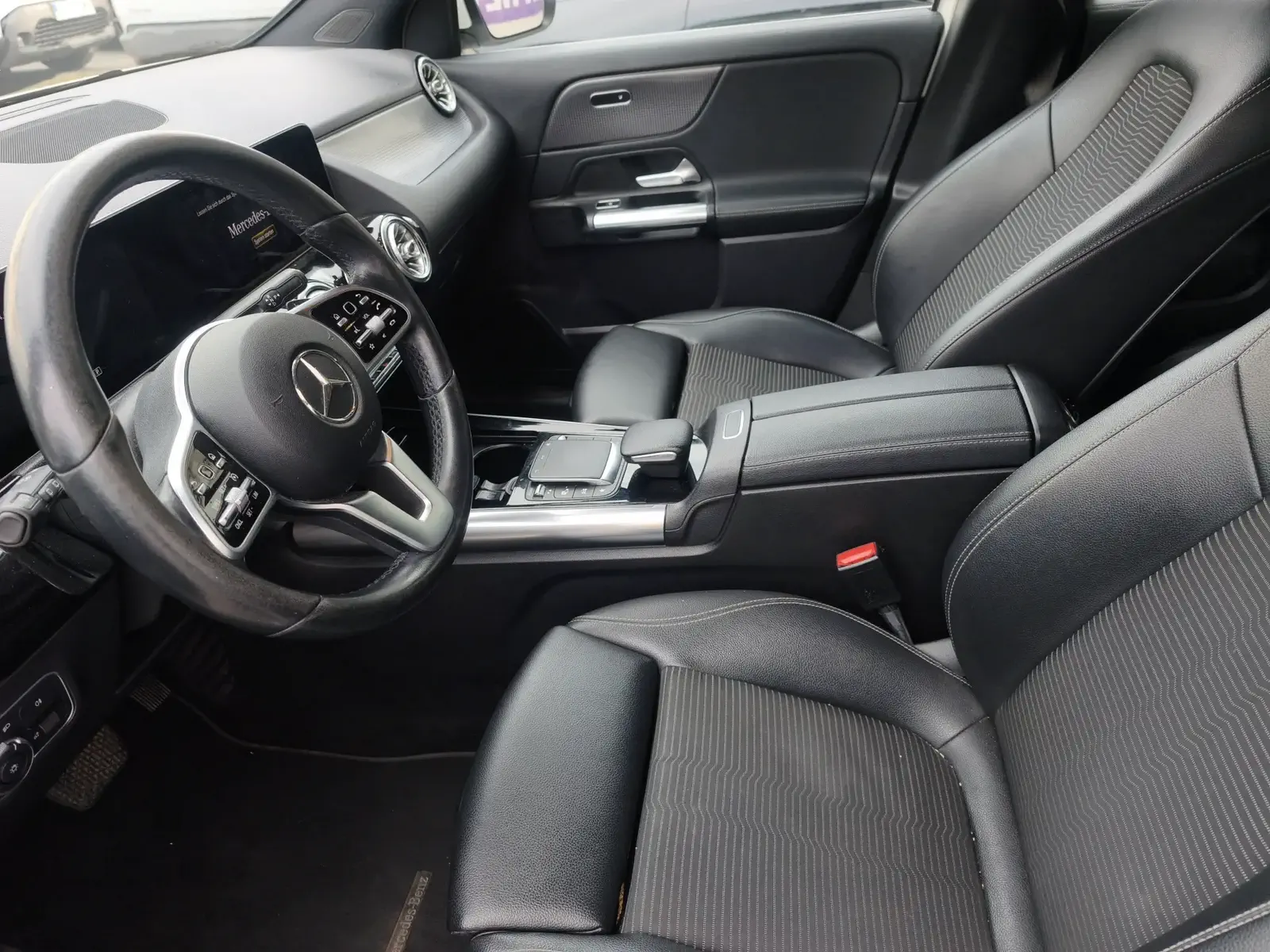 MERCEDES GLA200 - Image 9