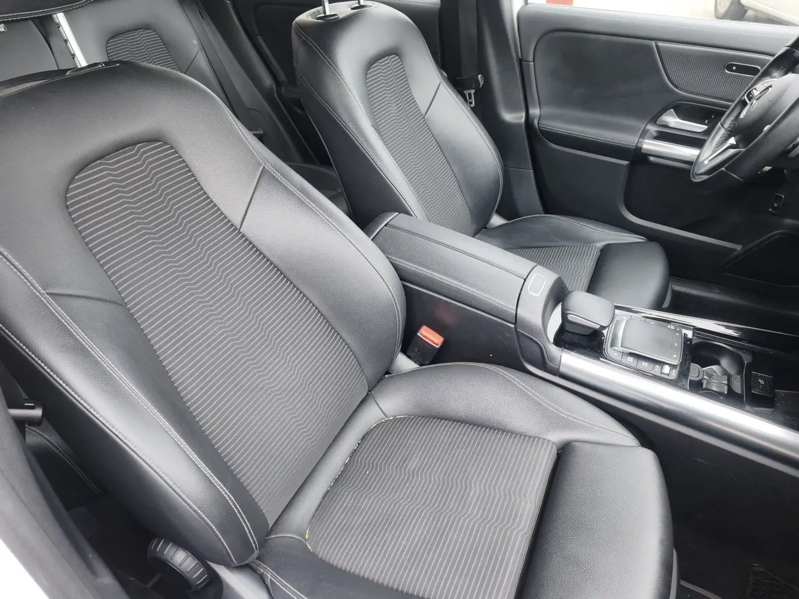 MERCEDES GLA200 - Image 42