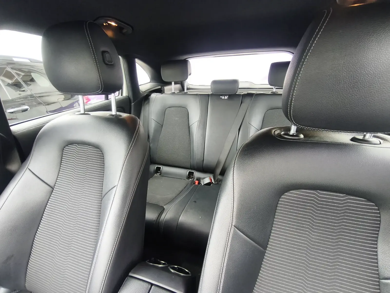 MERCEDES GLA200 - Image 64