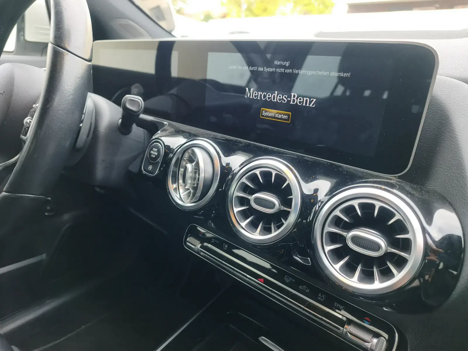 MERCEDES GLA200 - Image 33