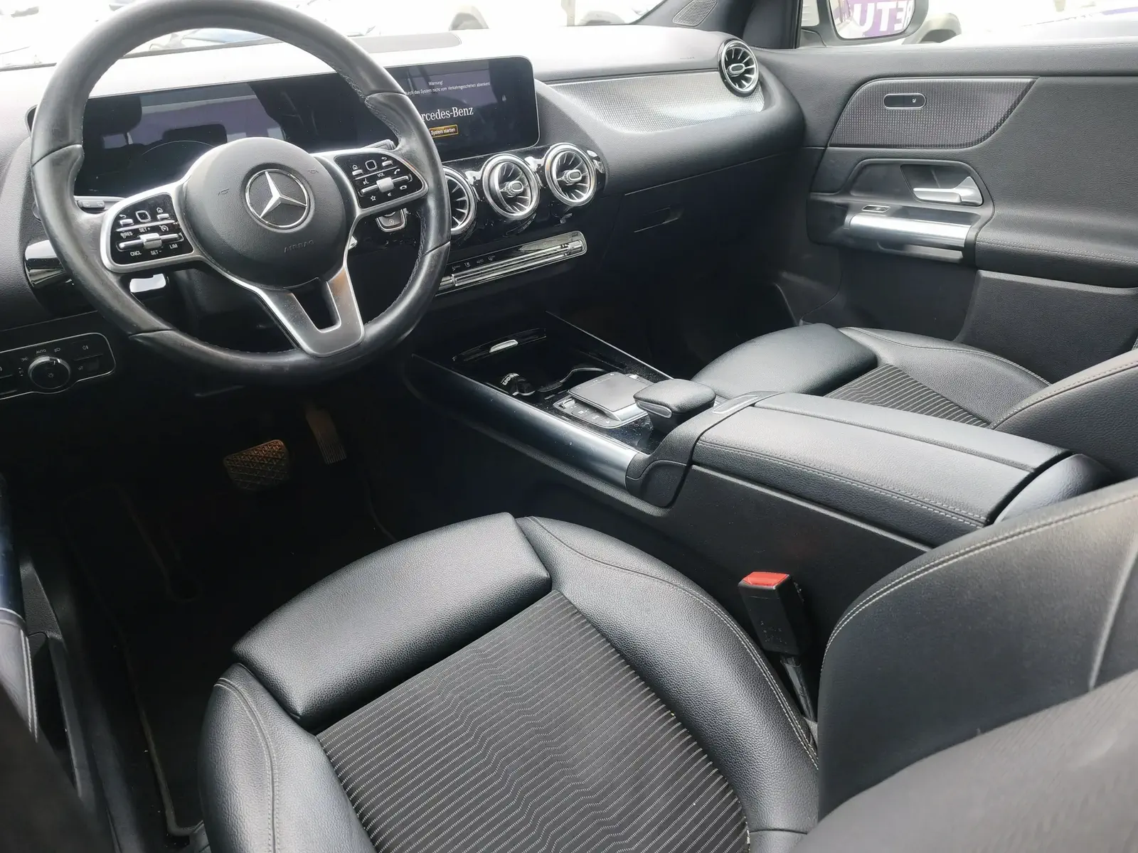 MERCEDES GLA200 - Image 10