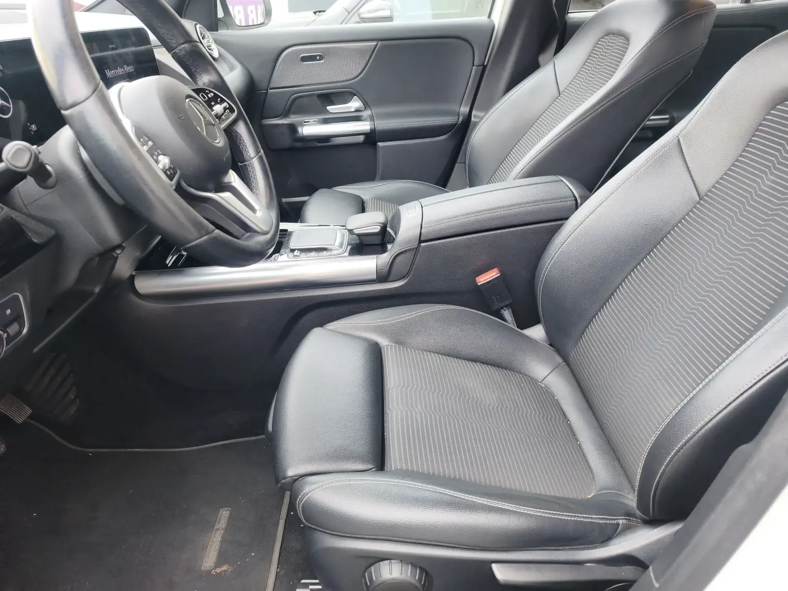 MERCEDES GLA200 - Image 11