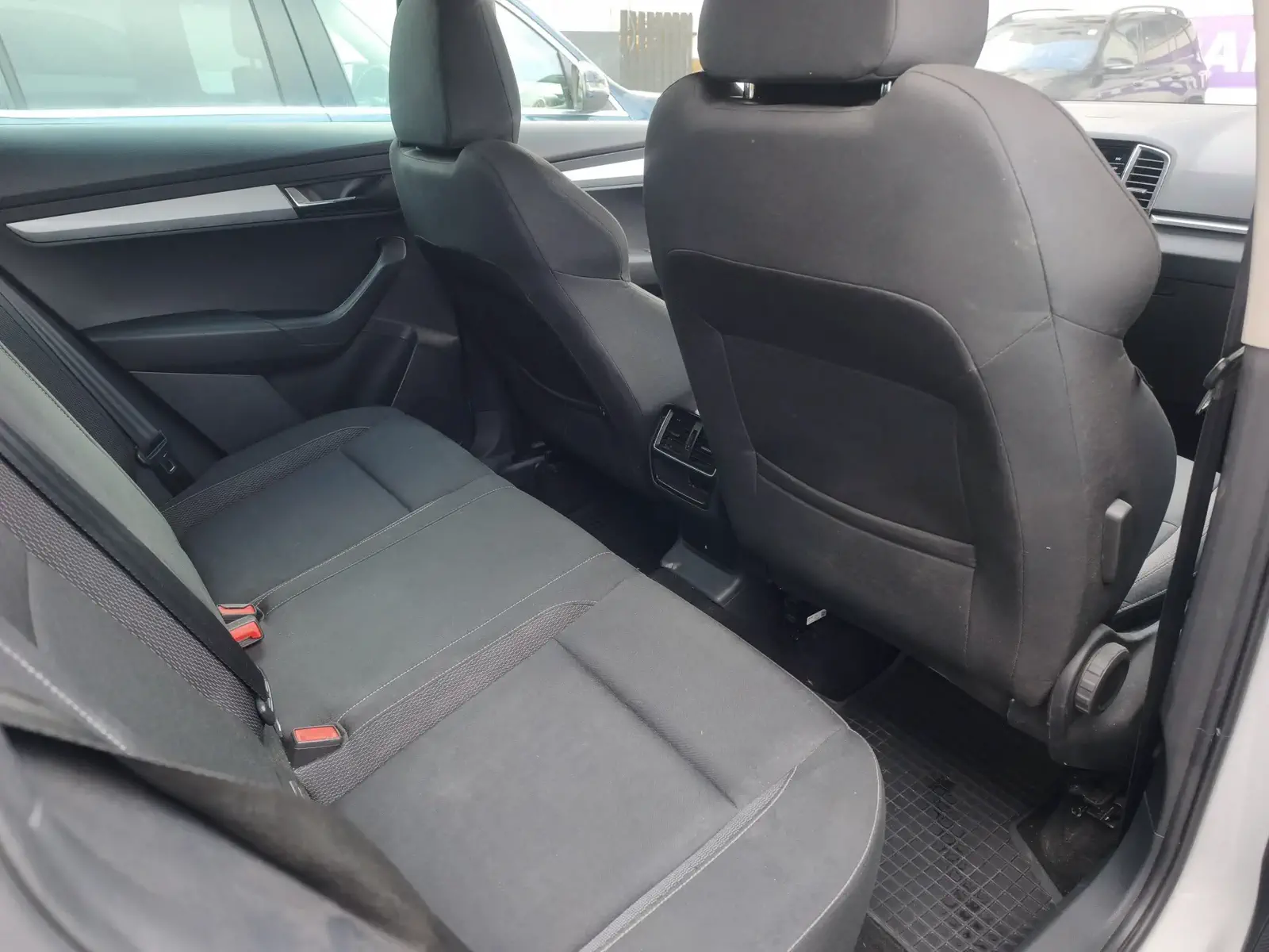 SKODA KAROQ - Image 45