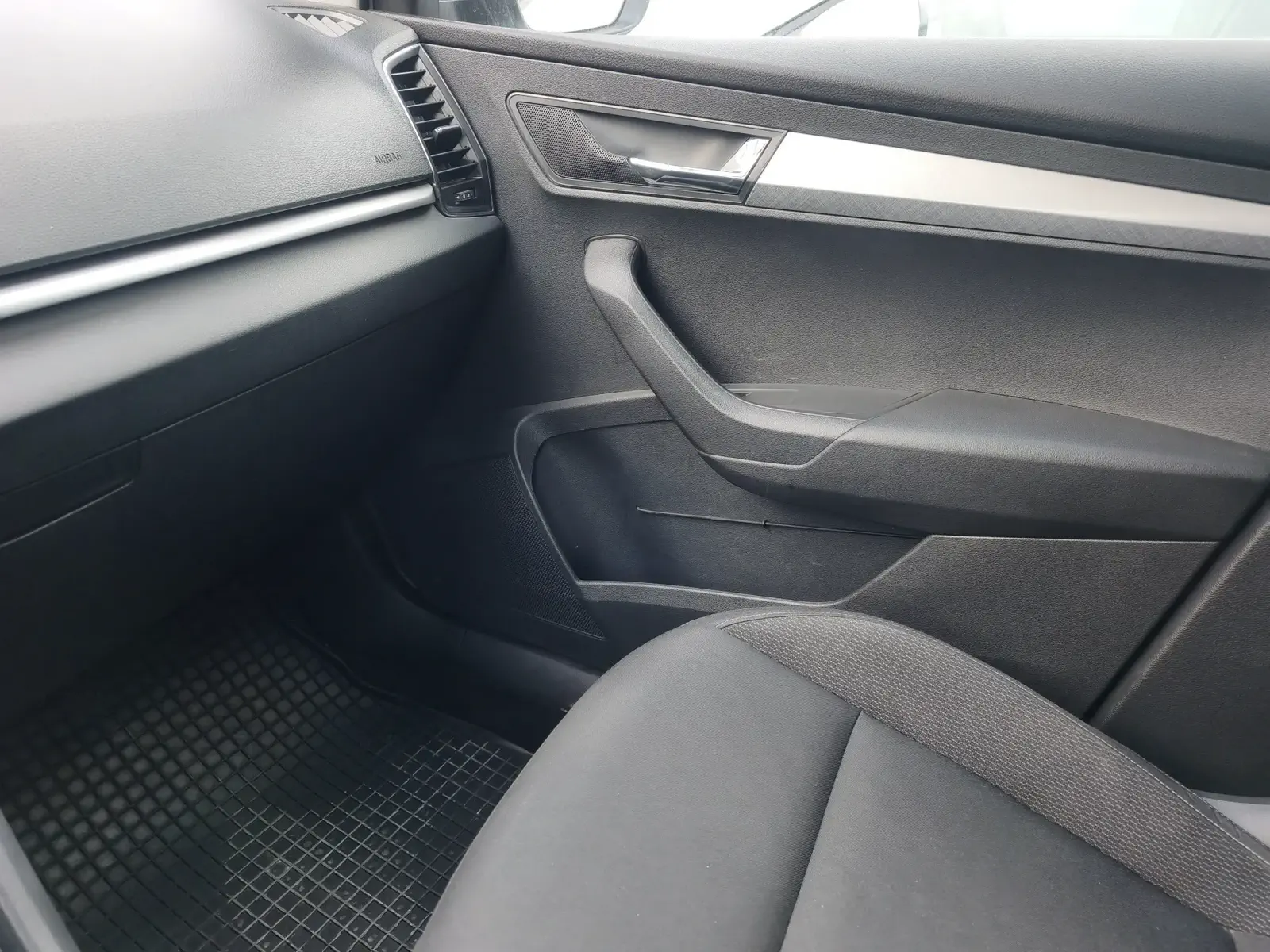 SKODA KAROQ - Image 31