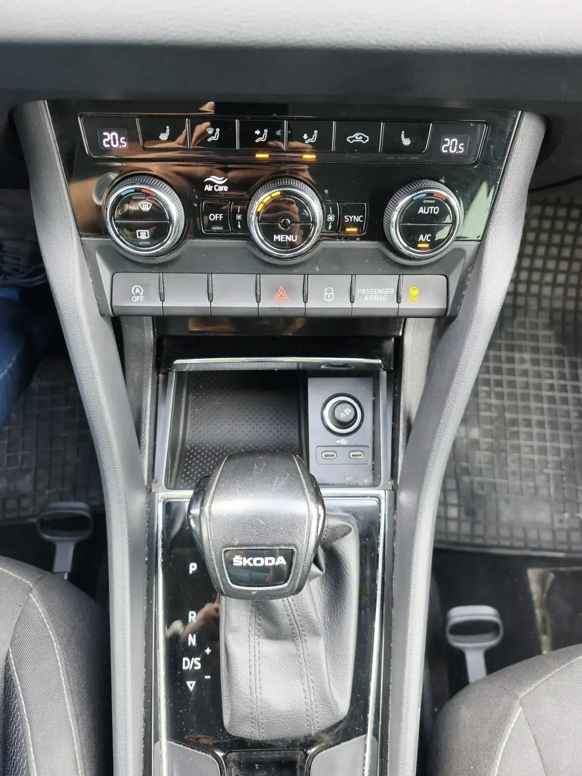 SKODA KAROQ - Image 30