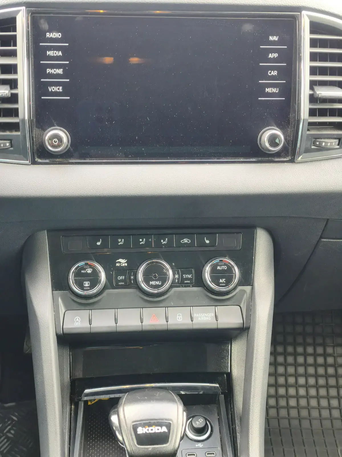 SKODA KAROQ - Image 24