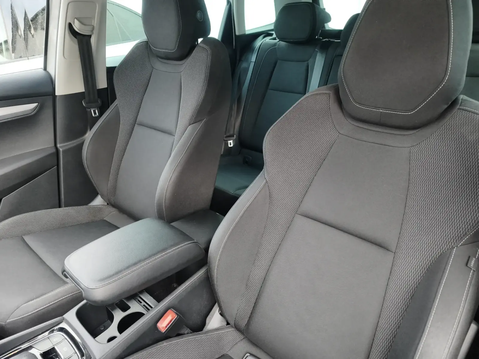 SKODA KAROQ - Image 23