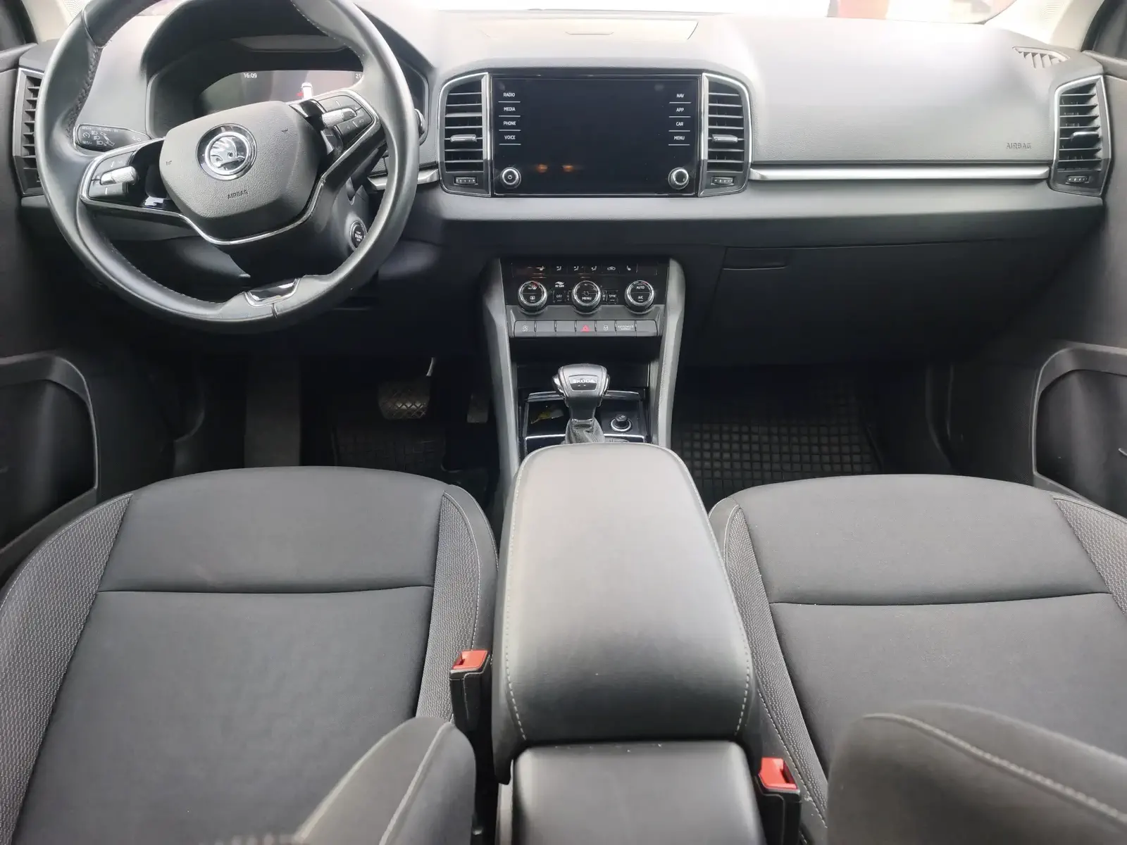 SKODA KAROQ - Image 10