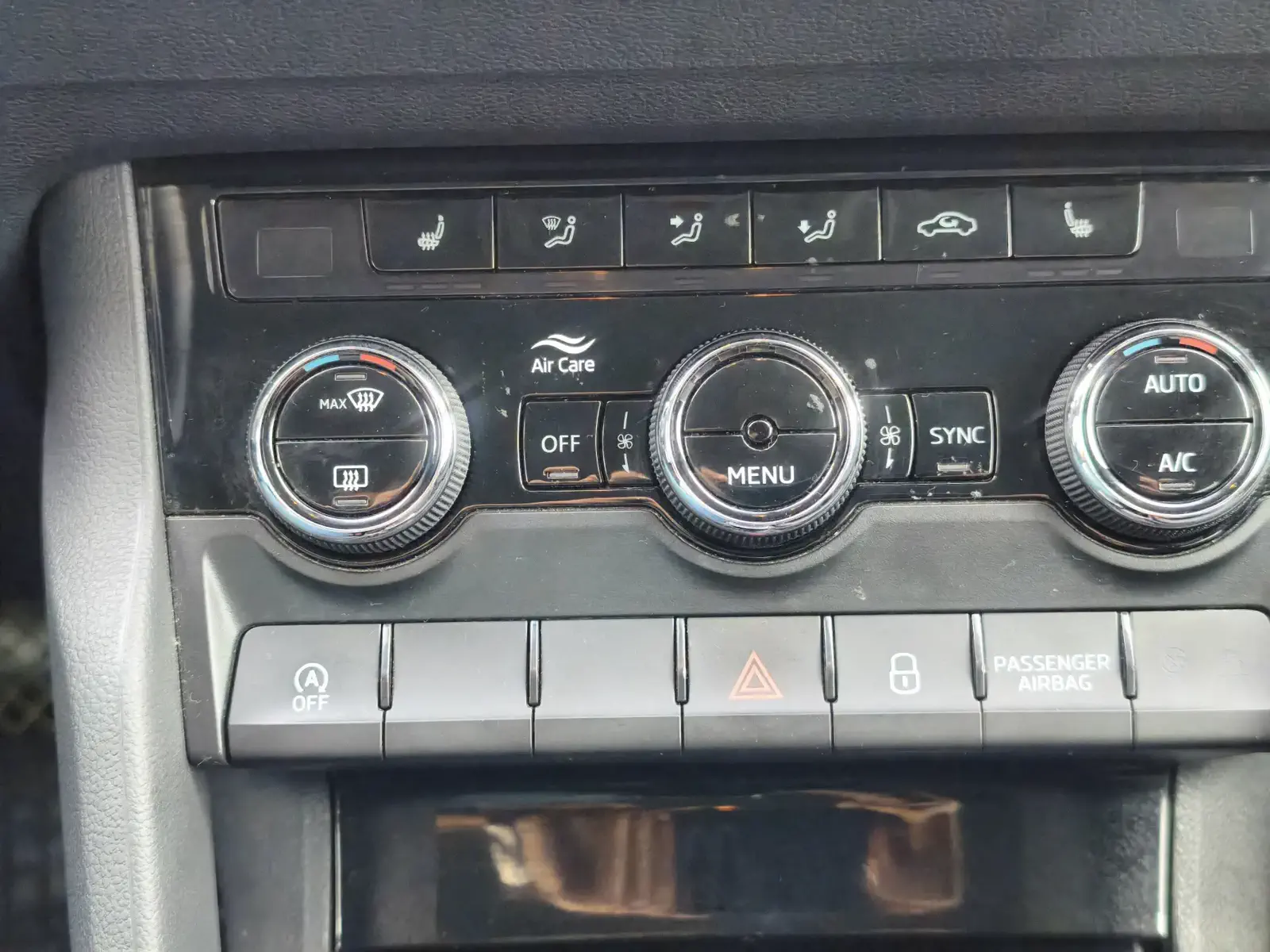 SKODA KAROQ - Image 25